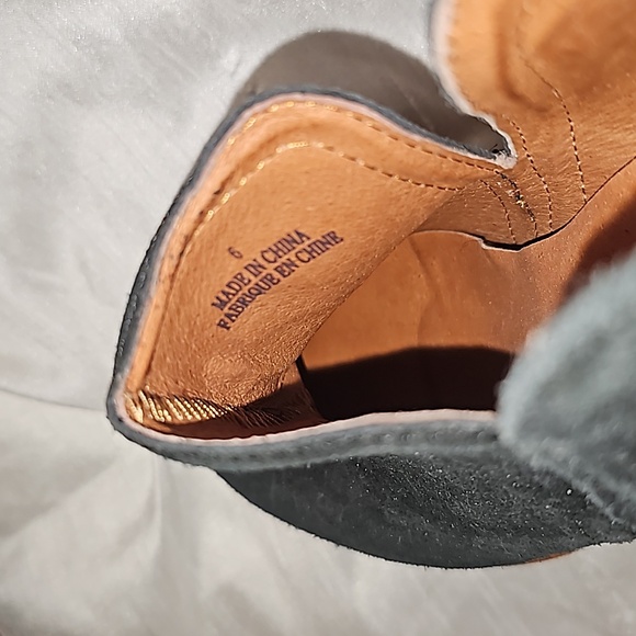 Jeffery Campbell size 6 black suede booties size 6...great condition/like new! - Picture 4 of 11